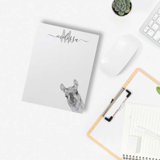 Sneaky Llama Watercolor Monogram Namn Anteckningsblock (Skapare uppladdad)