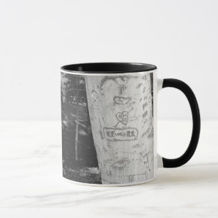 Snida på björkträdstammen B&W Mugg