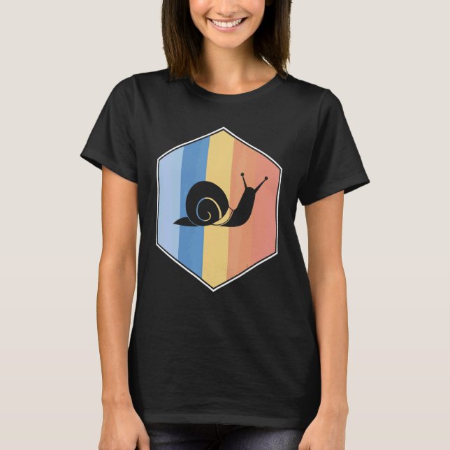 Snigel med retro färger i en hexagon t shirt (Framsida)