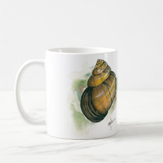 Snigelhemmet beklär och den tillbaka vattenfärgen kaffemugg