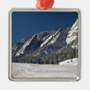 Snö dammad av Flatirons stenblockColorado panoram Julgransprydnad Metall