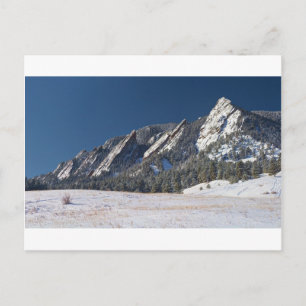 Snö dammad av Flatirons stenblockColorado panorama Vykort