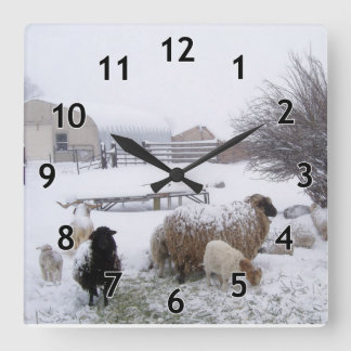 Snö får fyrkantig klocka