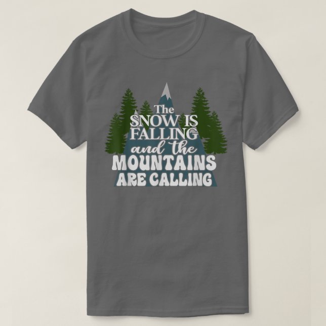 Snö håller på att falla och bergen ropar t shirt (Design framsida)