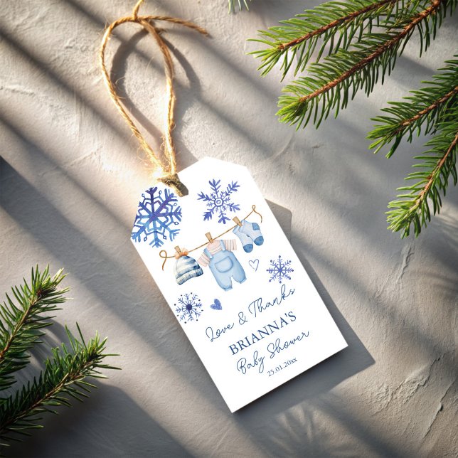 Snö i kärlek i snöflingor: Vinterbabydusch för Presentetikett (Snow in love boho snowflakes blue boys clothes on a line winter baby shower favor gift tags)