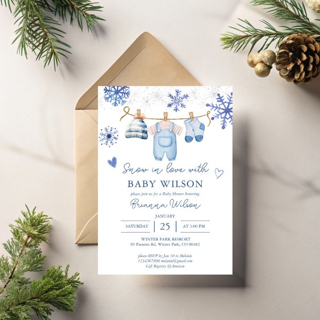 Snö i kärlek snöflingor vinterdusch för babydusch inbjudningar (Snow in love cute blue snowflakes boy clothes on a line winter baby shower invitation template )