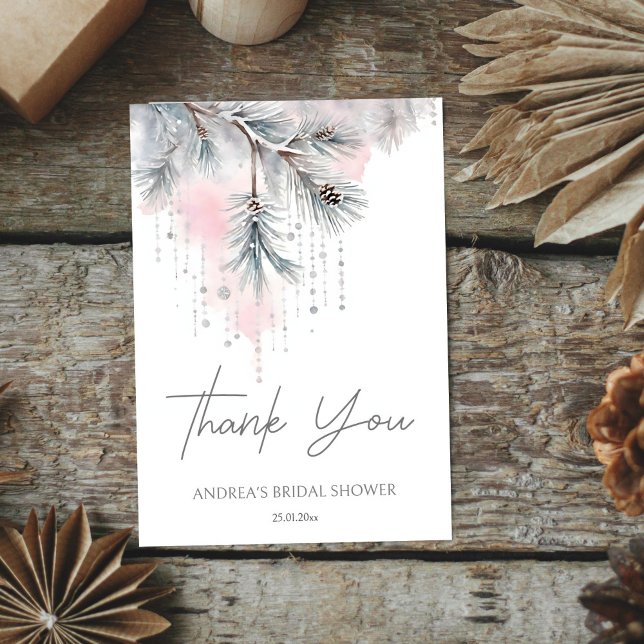 Snö i kärlek vinter bröllopsdusch mall (Snow in love winter bridal shower template thank you card watercolor pastel snowy pines and crystals)
