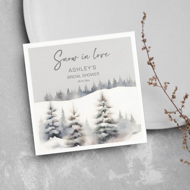 Snö i kärlek vinter tallskog bröllopsdusch pappersservett (Snow in love winter pine forest bridal shower template napkins watercolor snowy pines casual font)