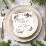 Snö i Kärlek Winter Blommigt Möhippa  Pappersservett<br><div class="desc">Snö i Kärlek Vinterland Blommigt Möhippa Napkins fångar romantik och skönhet i ett vinterland med en aning festlig charm. Utformningen har en vattenfärgad illustration av evergreen grenar som dammats med snö och som skapar en mjuk, föränderlig bakgrund för ett firande. Röda blommigtar och bär är sammanflätade med gröna, ge utformningen...</div>