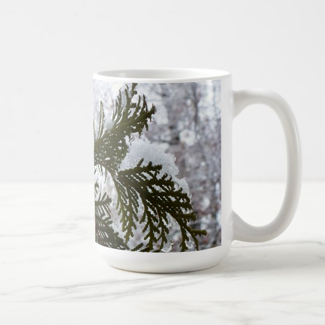 Snö på Evergreen Grenar Kaffemugg (Höger)