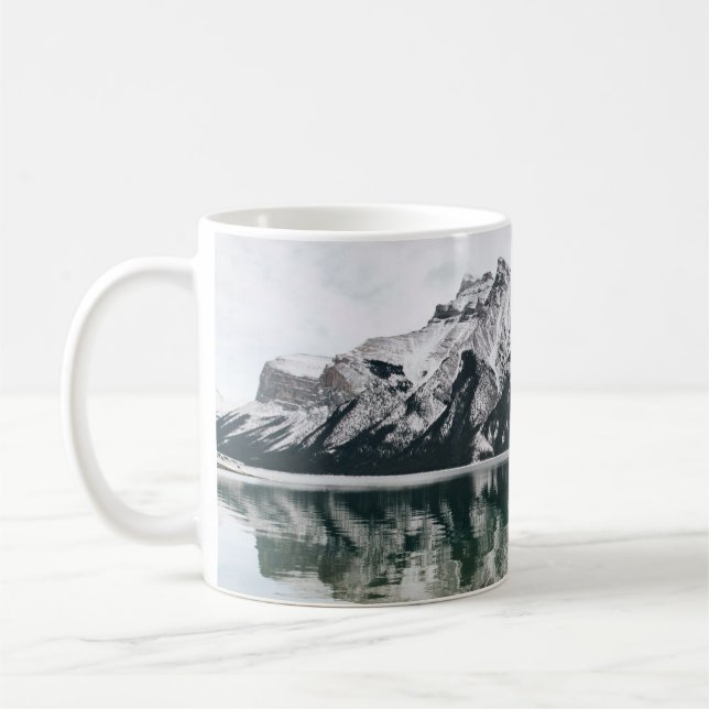 SNÖ-TÄCKD MOUNTAIN KAFFEMUGG (Vänster)