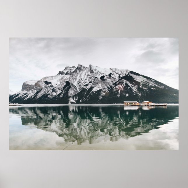 SNÖ-TÄCKD MOUNTAIN POSTER (Framsidan)