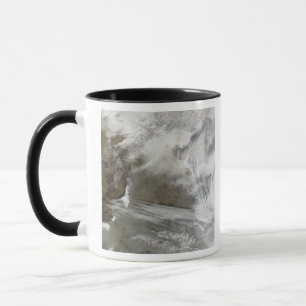 Snö täcker omringar Bo Hai Mugg