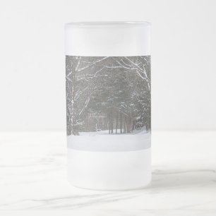 Snö täckt vägglassöl Mugg, grovt frostat på vägen Ölglas