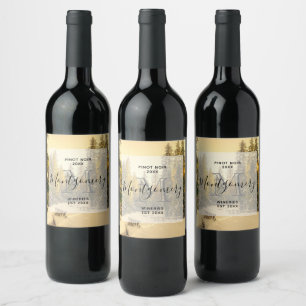Snö täckte Gräs Träd-skogskonstruktionen Foto Vin  Vinflaska Etikett