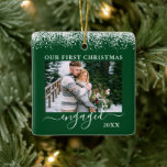 Snö Top, vår första julmålade fotoGrönt Julgransprydnad Keramik<br><div class="desc">Snö toppade vår första julmålade Dubbla Sided Photo Grönt Ornament - Front & Back Photos,  Namn på baksidan</div>
