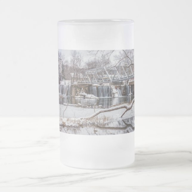 Snö vid Finley Dam Frosted Glass Beer Mugg (Center)