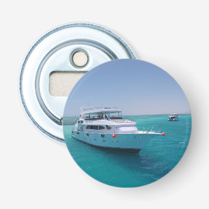 Snö-vit yacht nära den vita ön i Röda havet Flasköppnare