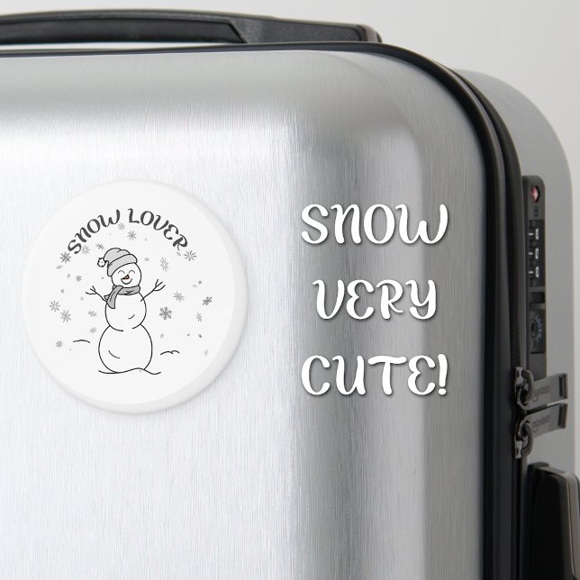 Snöälskare Söt Snömannen Kylskåpsmagnet (Fridge magnet with a grayscale illustration of a happy snowman, snowflakes, and SNOW LOVER text.)