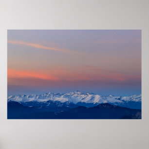 Snöberg med magisk himlar poster