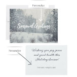 Snöfall i vinterskogen julkort<br><div class="desc">Skicka din hjärtliga jul och nyår hälsning med vårt foto-vykort. Detta vackra vykort är en påminnelse om ett fredligt vinterland, där det bildas ett brinnande snöskogar i vita och pastellblå skalor. Sprid säsongens anda med ett personlig-textmeddelande till dina vänner, kolleger, kunder och familj. Texten längst fram och längst bak är...</div>