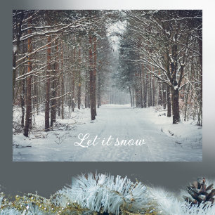 Snöfall i vinterskogen poster