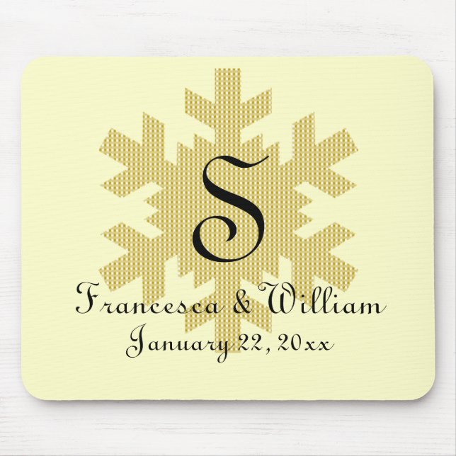 "Snöflake in Guld & White Play" - Monogram (1) Musmatta (Framsidan)