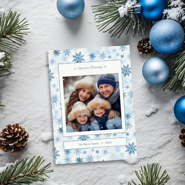 Snöflinga Blå och Vit Vattenfärg Familjefoto Julkort (Snowflake Blue and White Watercolor Family Photo Card Blessings )