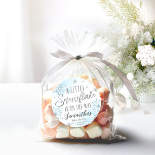 Snöflingan är på väg Baby Shower Runt Klistermärke