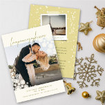 Snöflingor Kärlek Peace Joy Kisses Photo Bröllop Julkort<br><div class="desc">Baksidan innehåller ett fullt-snowdots mönster, ett ögonblicksbildobjekt och ett anpassningsbara helgdag-meddelande. Basbakgrunden kan ändras till valfri färg. All/Mest text är redigerbar. Designade/ursprungliga teckningar efter tjock*fa*tin*i. Enkel att anpassa med ditt eget textmeddelande, namn, foto eller bild. Fler teckensnitt, fotofilter och redigeringsfunktioner finns på stilarna Redigera design. ・ ・ ・ ・ ・...</div>