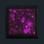Snöflingor med Lilans bakgrund Smyckeskrin<br><div class="desc">God jul firande med denna punkt. Den här designen ser bra ut på alla produkter. ⭐ PERSONALISERA den här mallen med teckningen. ⭐ REDIGERA det ytterligare om du vill göra fler ändringar. ⭐ Överför den här designen till valfri produkt. Besök alla mina butiker på bit.ly/SandyspiderStores (klipp ut och klistra in)....</div>