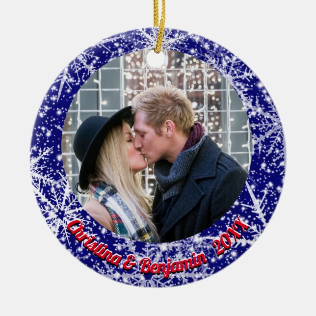 Snöflingor, namn, årsnummer, 2 foton julgransprydnad keramik (Framsidan)