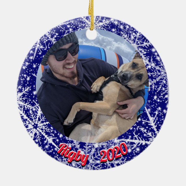 Snöflingor, namn, årsnummer, 2 foton julgransprydnad keramik (Baksidan)