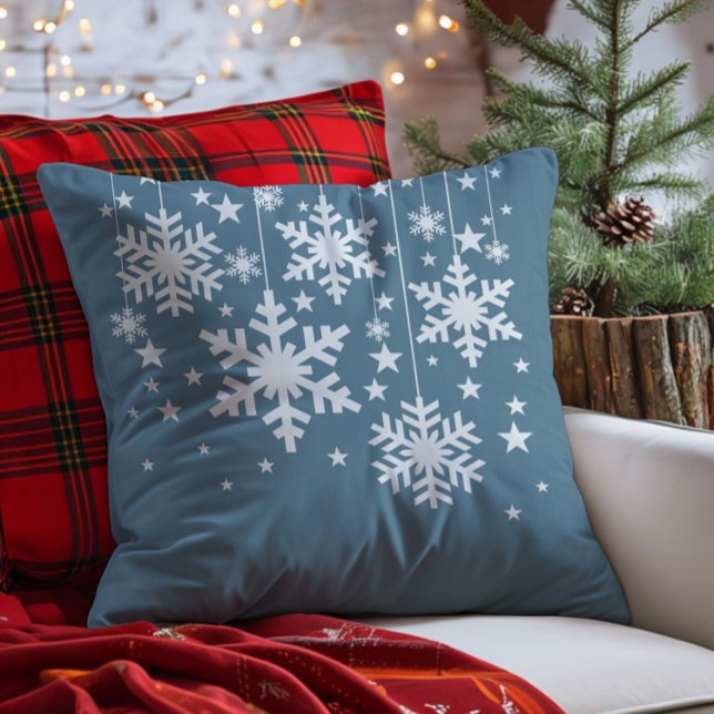 Snöflingor och stjärnor Pillow, blå Kudde (Blue Snowflakes and Stars Christmas Throw Pillow)