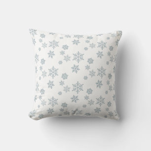 Snöflingor på vit kastkudde kudde