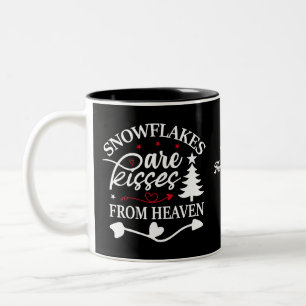 "Snöflingor pusser från himlen" personlig mugg