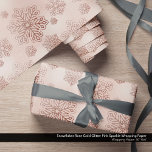 Snöflingor Ro Guld Glitter Rosa Gnistra Presentpapper<br><div class="desc">Skapa en elegant,  skryt helgdag att leta efter helgdag till jul med det här glittren i ro guld och ljus rosa inslagning papper - en fullständig samling av artiklar på säsong vintern för att få din firande att glida och skina.</div>
