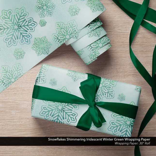 Snöflingor Shimming Iridescent Winter Grönt Presentpapper (Snowflakes Shimmering Iridescent Winter Green Wrapping Paper)