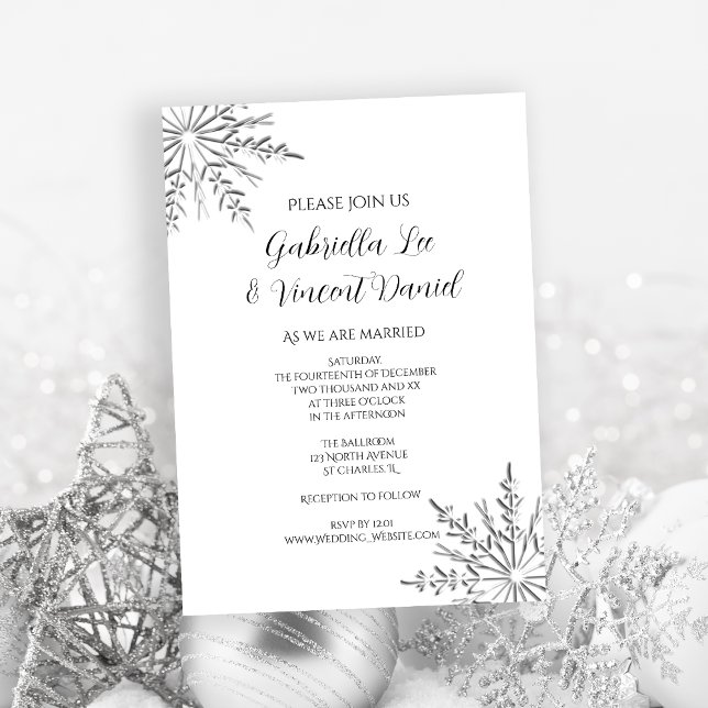 Snöflingor Winter Wedding Inbjudningar (Set a wintery tone for your marriage with the elegant Snowflakes Winter Wedding Invitation.)