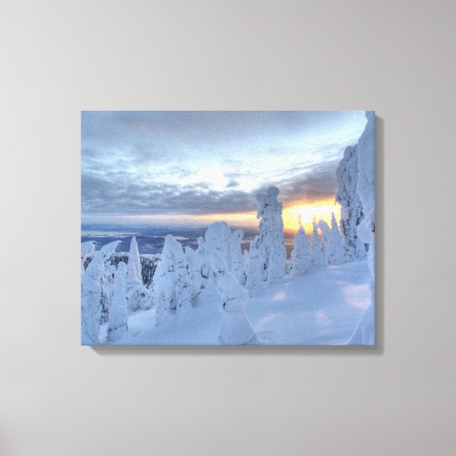 Snögraver vid solnedgång på Whitefish Mountain Canvastryck (Framsida)