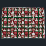 Snögubbar Collage<br><div class="desc">Späda snögubbar i hattar och halsdukar,  som är sammanflätade med vita blommor och grenar mot gröntens bakgrund,  skapar en roligtens kollage som är perfekt för dina helgdag.</div>