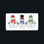 Snögubbar Winter har kom Adressetikett<br><div class="desc">Tre söta snögubbar med halsdukar och var och en med speciella dekorerade kläder. En julhatt,  en beanie och en top hat.</div>