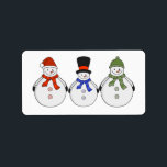 Snögubbar Winter har kom Adressetikett<br><div class="desc">Tre söta snögubbar med halsdukar och var och en med speciella dekorerade kläder. En julhatt,  en beanie och en top hat.</div>
