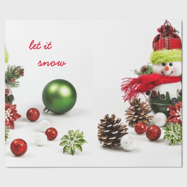 Snögubbe med baubles och gräskottar som slår in presentpapper (Seam)