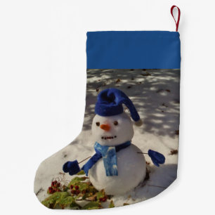 Snögubbe med blå hatt, handskar och scarf liten julstrumpa