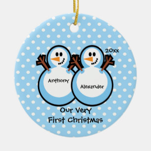 Snögubbear kopplar samman pojkebaby den första julgransprydnad keramik