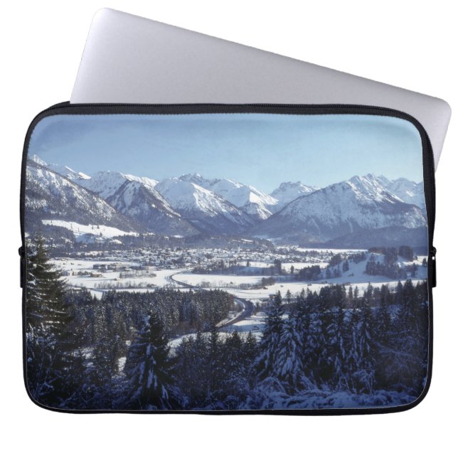SNÖIG BERG LAPTOP SLEEVE (Framsidan)