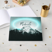 Snöig berg mystisk blå neonljus monogram