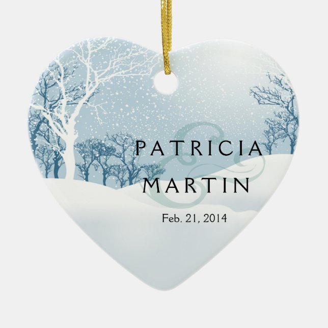 Snöig blått för vinterbröllopis julgransprydnad keramik (Framsidan)