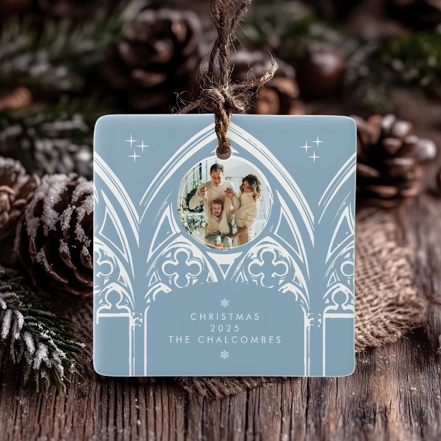 Snöig gotisk vinter vacker jul blå foto julgransprydnad keramik (Skapare uppladdad)